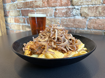 Kansas city Mac. Mac n Cheese topped with BBQ pork and crispy onions and a pint of Railhead Red